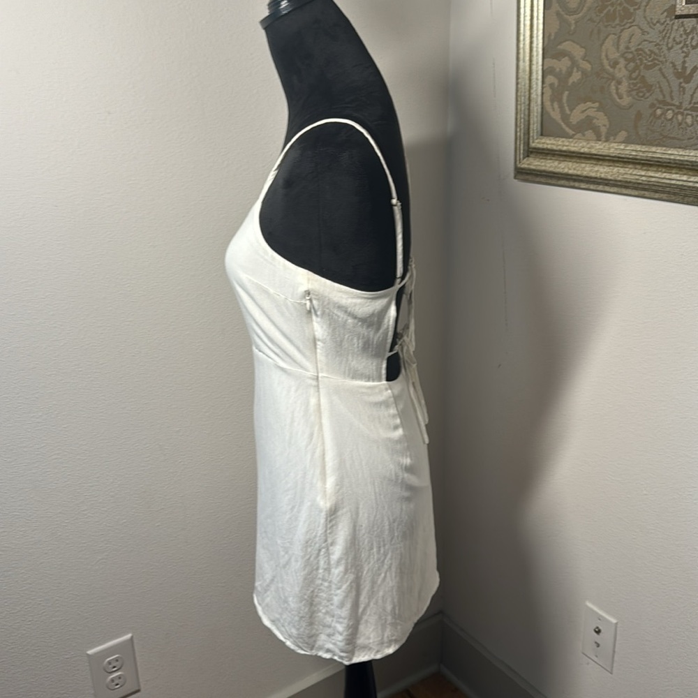 Lulu’s ivory Spring crossed back mini dress Sz M‎ - Picture 4 of 9